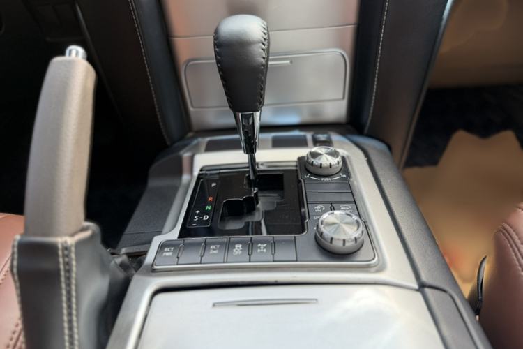 Used Toyota Land Cruiser  Interior 5