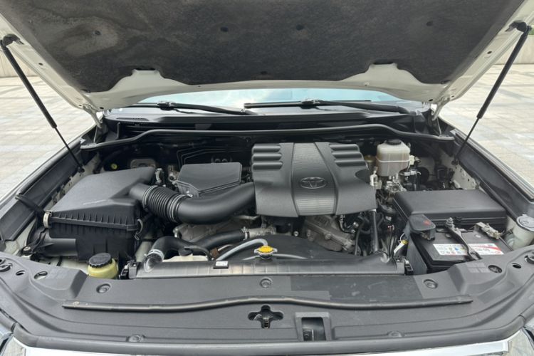 Used Toyota Land Cruiser  Interior 5