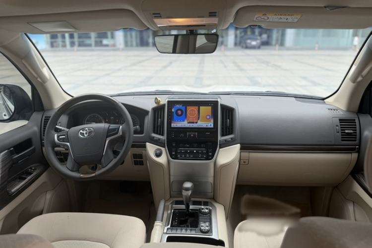 Used Toyota Land Cruiser  Interior 5