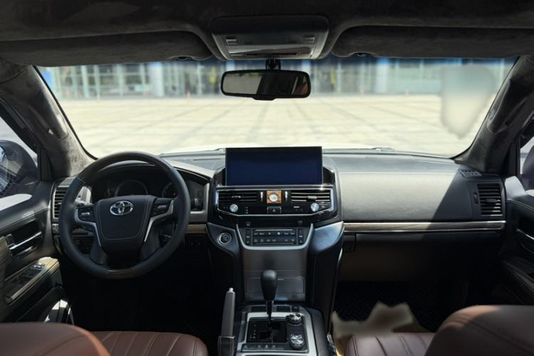 Used Toyota Land Cruiser  Interior 6