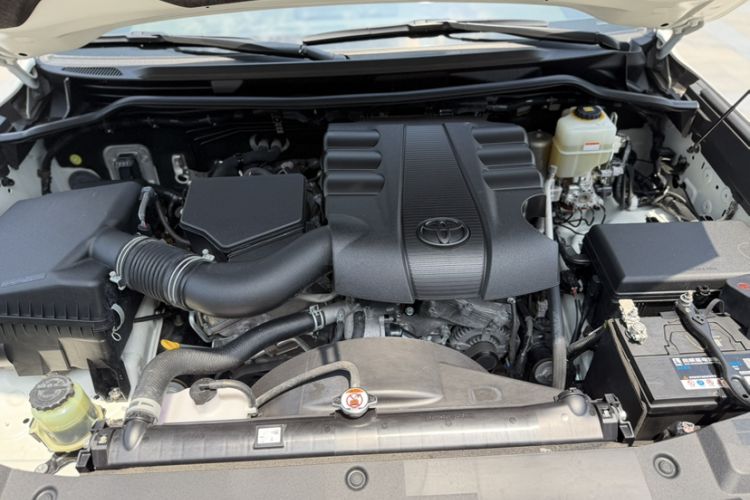 Used Toyota Land Cruiser  Interior 6