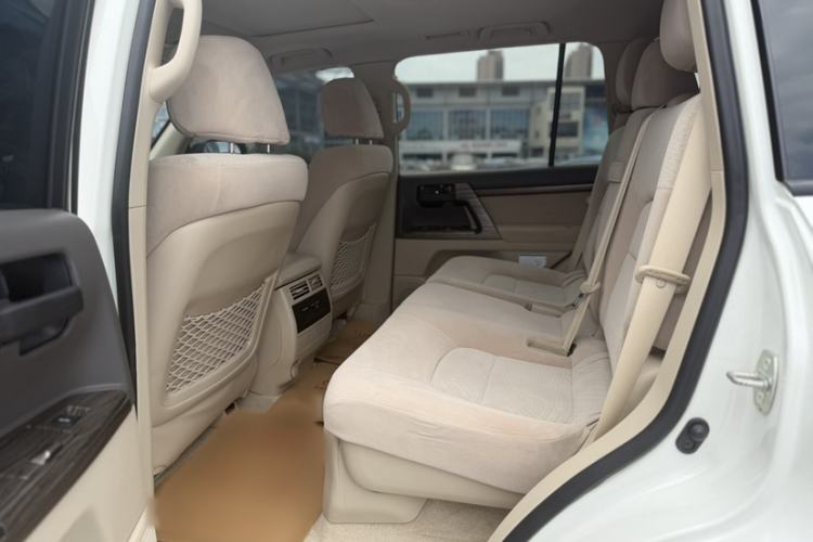 Used Toyota Land Cruiser  Interior 6