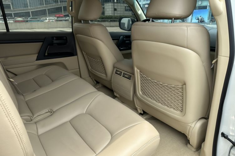 Used Toyota Land Cruiser  Interior 7