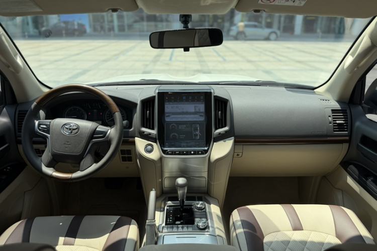 Used Toyota Land Cruiser  Interior 7