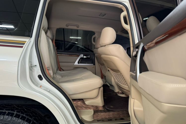 Used Toyota Land Cruiser  Interior 7