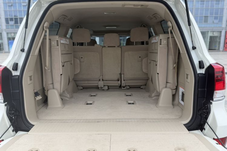 Used Toyota Land Cruiser  Interior 7