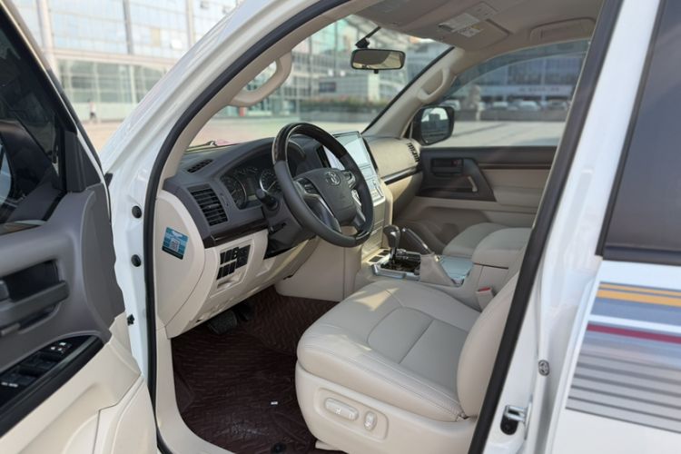 Used Toyota Land Cruiser  Interior 7