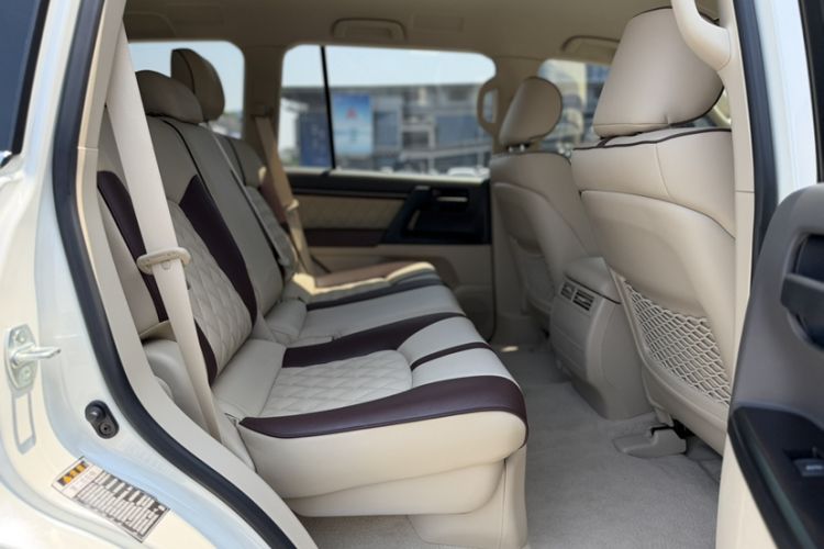 Used Toyota Land Cruiser  Interior 8