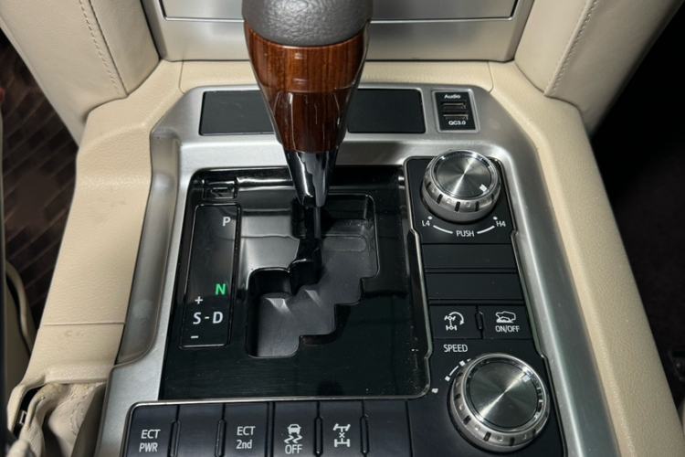 Used Toyota Land Cruiser  Interior 8