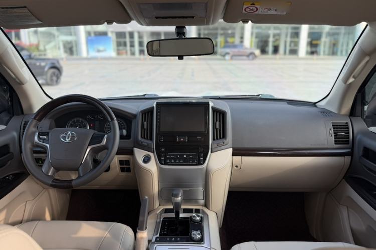 Used Toyota Land Cruiser  Interior 8