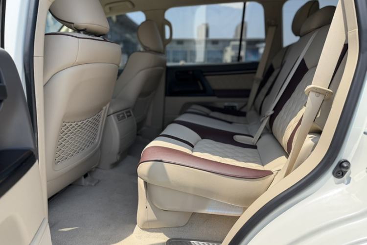 Used Toyota Land Cruiser  Interior 9