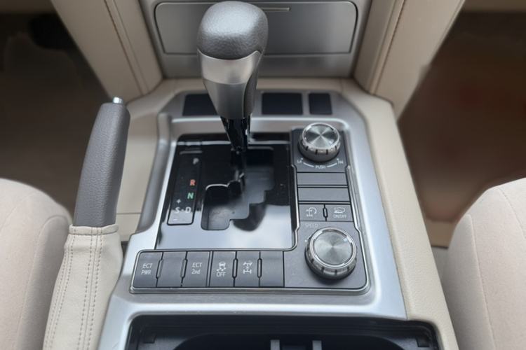 Used Toyota Land Cruiser  Interior 9