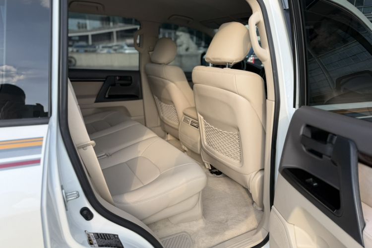 Used Toyota Land Cruiser  Interior 9