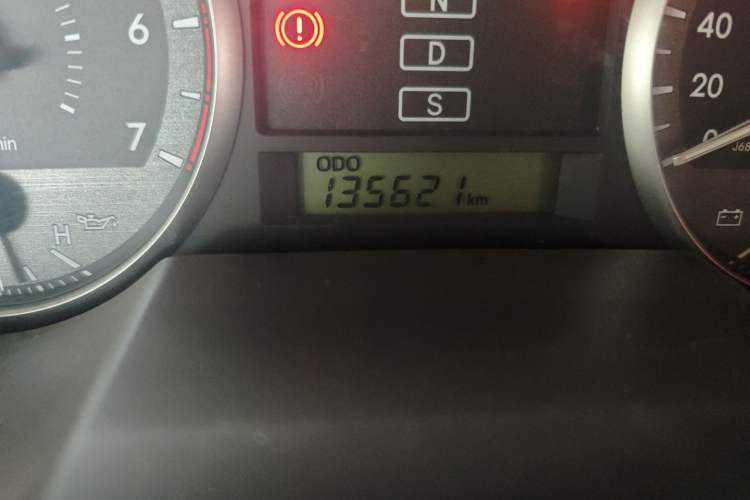Used Toyota Land Cruiser 2012 4.0L Automatic VX Odometer Close Up