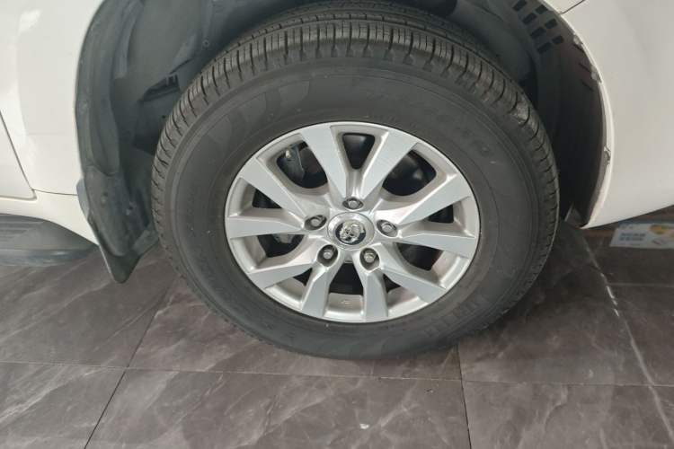 Used Toyota Land Cruiser 2012 4.0L Automatic VX Right Front Wheel Hub