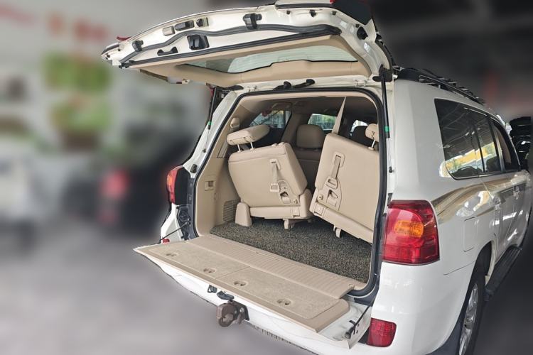 Used Toyota Land Cruiser 2012 4.0L Automatic VX Trunk