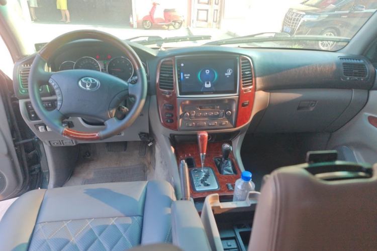 Used Toyota Land Cruiser  Center Console