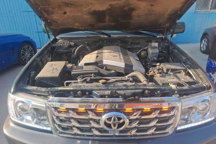 Used Toyota Land Cruiser  Engine Bay