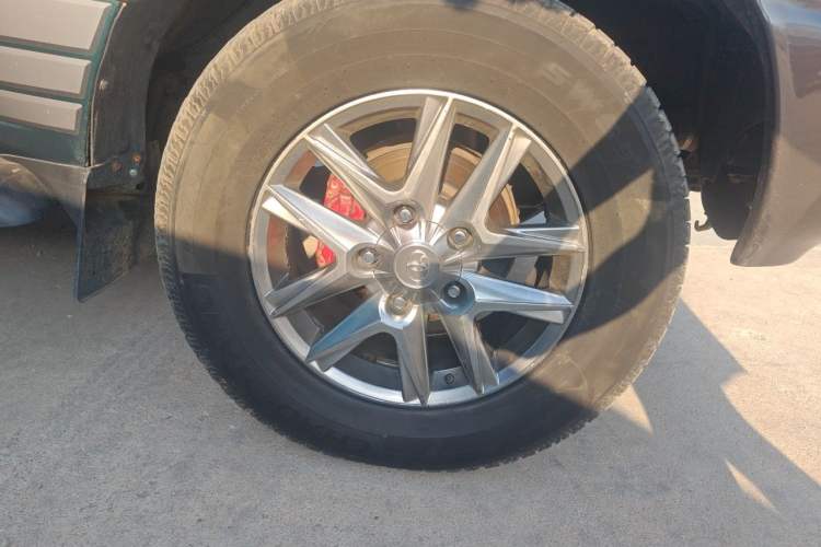 Used Toyota Land Cruiser  Right Front Wheel Hub