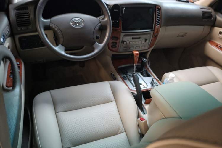 Used Toyota Land Cruiser 2005 4.7L Automatic VX-R Center Console