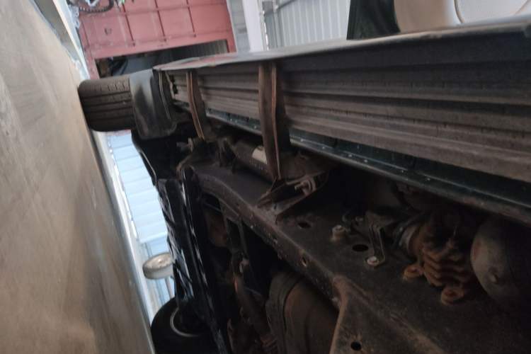 Used Toyota Land Cruiser 2005 4.7L Automatic VX-R Chassis Rear Left
