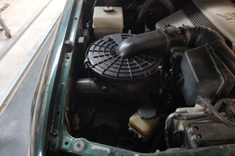 Used Toyota Land Cruiser 2005 4.7L Automatic VX-R Engine Bay Right