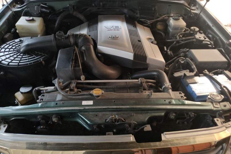 Used Toyota Land Cruiser 2005 4.7L Automatic VX-R Engine Bay