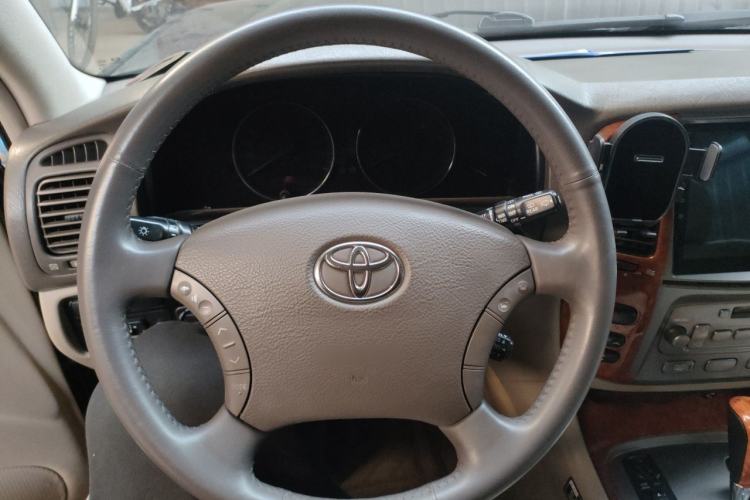 Used Toyota Land Cruiser 2005 4.7L Automatic VX-R Steering Wheel