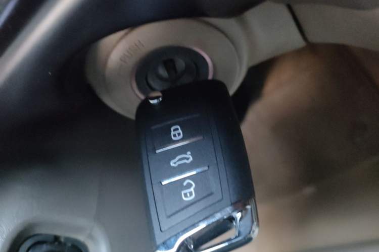Used Toyota Land Cruiser 2005 4.7L Automatic VX-R Vehicle Key