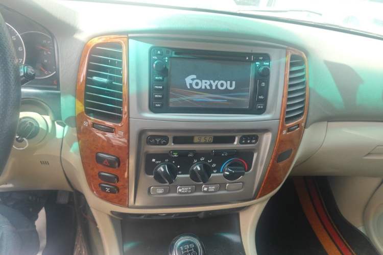 Used Toyota Land Cruiser 2005 4500 GX-R Manual - Middle East Version Audio And AC Panel