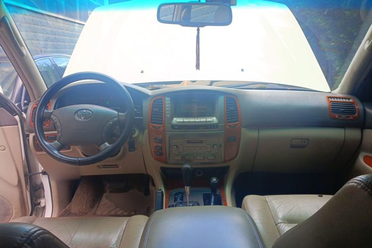 Used Toyota Land Cruiser 2005 4.7L Automatic VX-R Deluxe DVD Edition Center Console