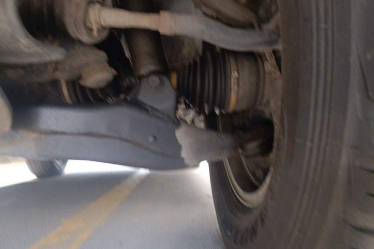 Used Toyota Land Cruiser 2005 4.7L Automatic VX-R Deluxe DVD Edition Chassis Front Left