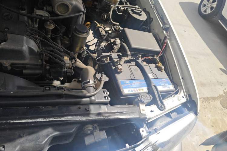 Used Toyota Land Cruiser 2005 4500 GX-R Manual - Middle East Version Engine Bay Left