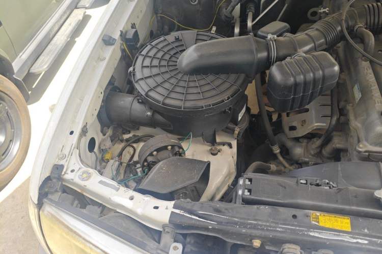 Used Toyota Land Cruiser 2005 4500 GX-R Manual - Middle East Version Engine Bay Right