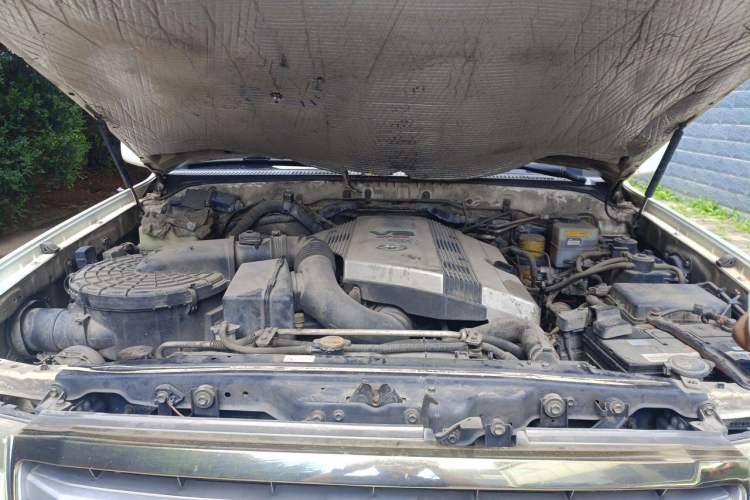 Used Toyota Land Cruiser 2005 4.7L Automatic VX-R Deluxe DVD Edition Engine Bay