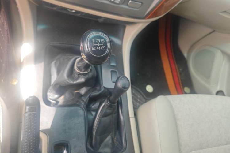 Used Toyota Land Cruiser 2005 4500 GX-R Manual - Middle East Version Gear Lever