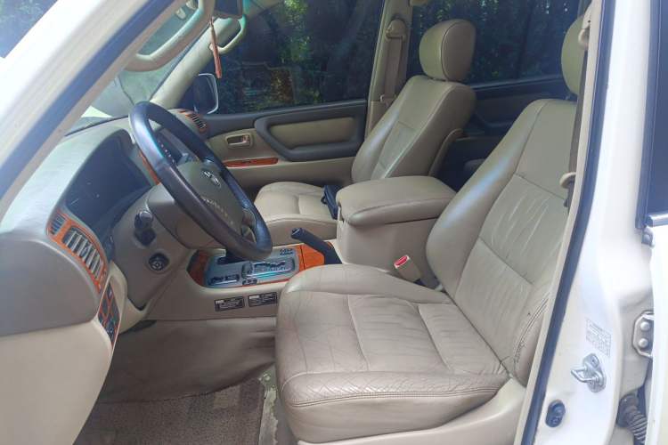 Used Toyota Land Cruiser 2005 4.7L Automatic VX-R Deluxe DVD Edition Left Front Seat