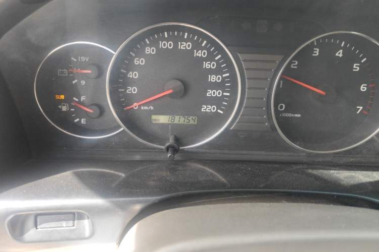 Used Toyota Land Cruiser 2005 4500 GX-R Manual - Middle East Version Odometer Close Up