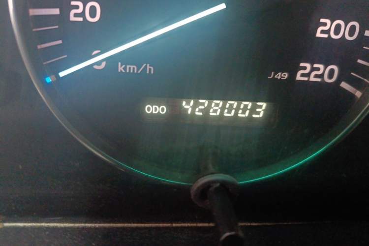 Used Toyota Land Cruiser 2005 4.7L Automatic VX-R Deluxe DVD Edition Odometer Close Up
