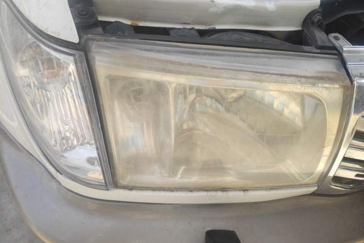 Used Toyota Land Cruiser 2005 4500 GX-R Manual - Middle East Version Right Front Headlight