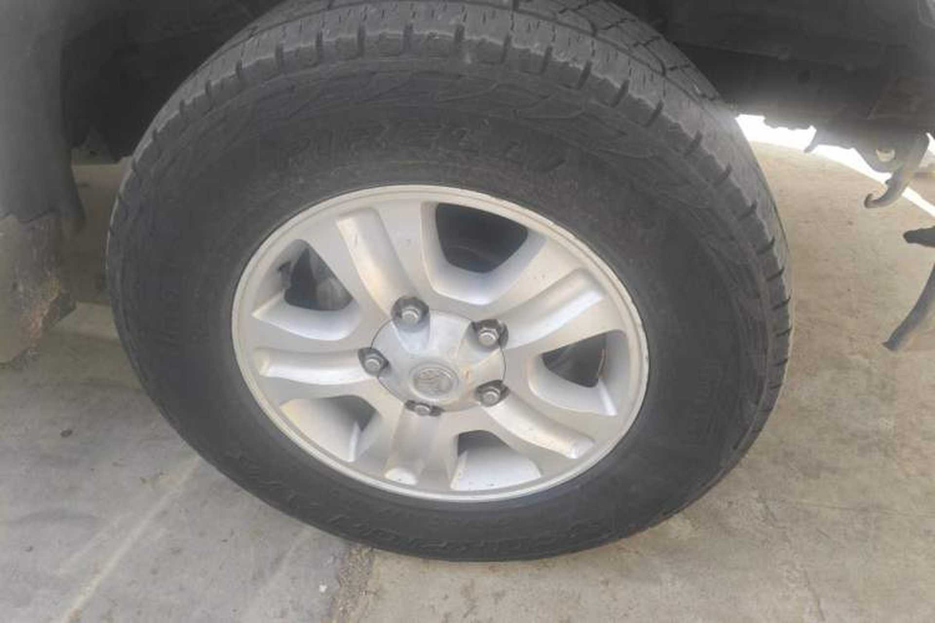 Used Toyota Land Cruiser 2005 4500 GX-R Manual - Middle East Version Right Front Wheel Hub