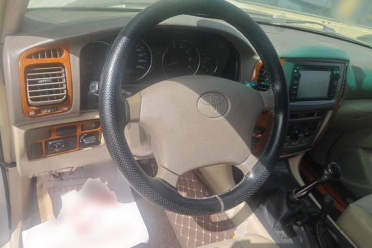 Used Toyota Land Cruiser 2005 4500 GX-R Manual - Middle East Version Steering Wheel