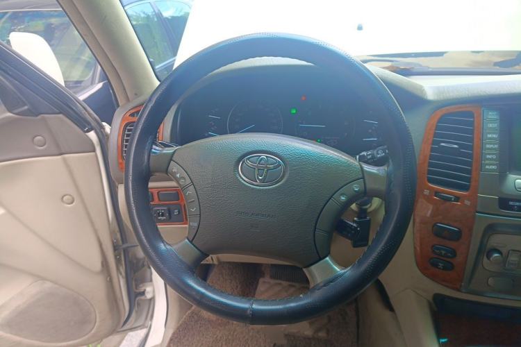 Used Toyota Land Cruiser 2005 4.7L Automatic VX-R Deluxe DVD Edition Steering Wheel