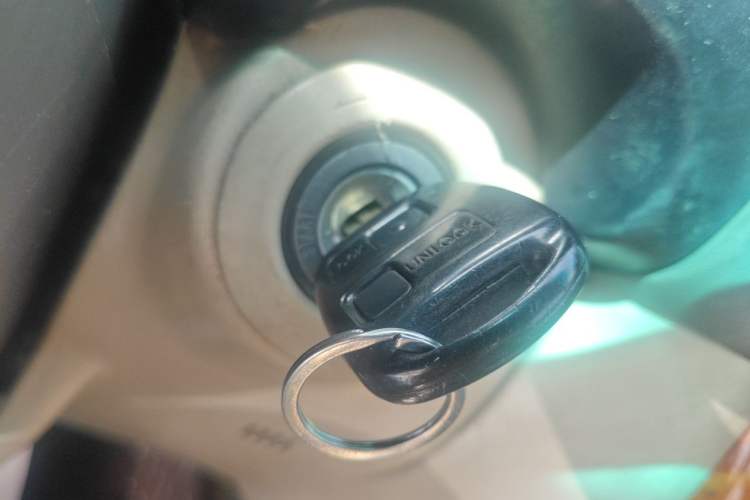 Used Toyota Land Cruiser 2005 4500 GX-R Manual - Middle East Version Vehicle Key