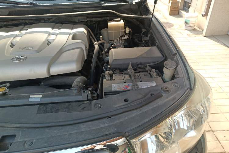 Used Toyota Land Cruiser 2007 4.7L Automatic VX-R Engine Bay Left