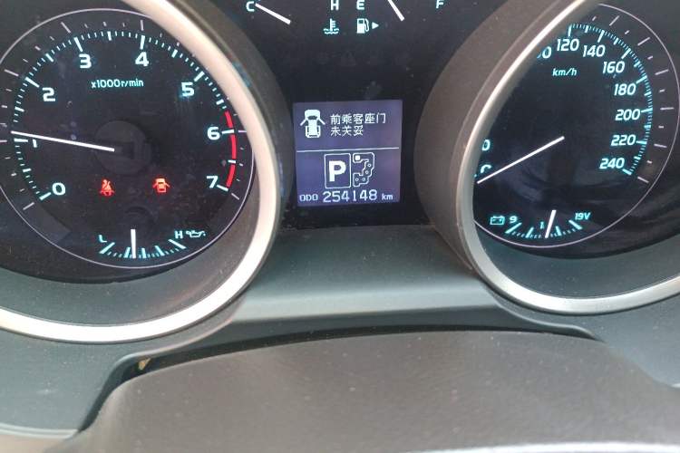 Used Toyota Land Cruiser 2007 4.7L Automatic VX-R Odometer Close Up