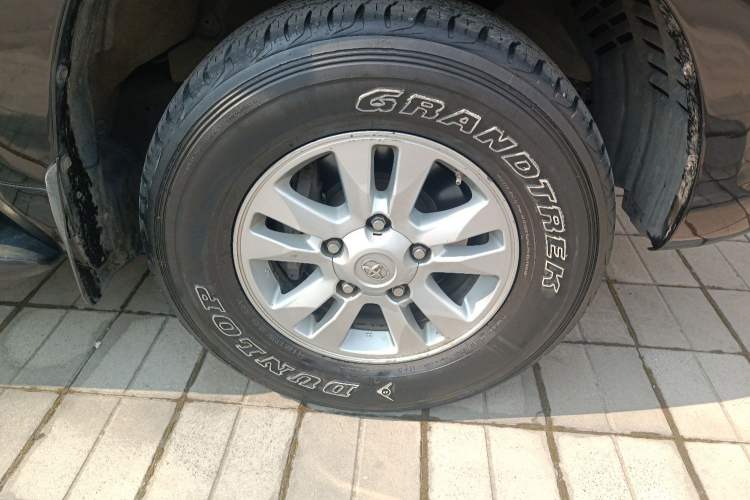 Used Toyota Land Cruiser 2007 4.7L Automatic VX-R Right Front Wheel Hub