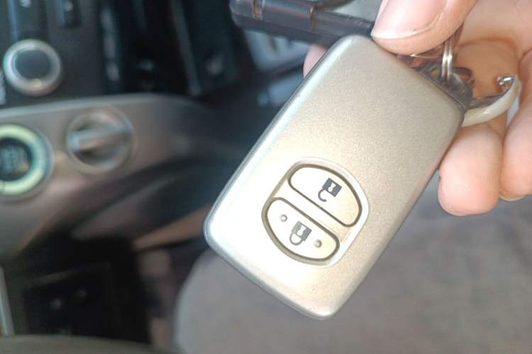 Used Toyota Land Cruiser 2007 4.7L Automatic VX-R Vehicle Key
