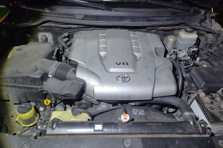 Used Toyota Land Cruiser 2007 4.7L Automatic VX-R Engine Bay