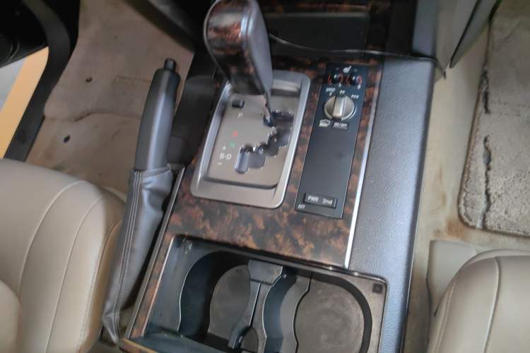 Used Toyota Land Cruiser 2007 4.7L Automatic VX-R Gear Lever